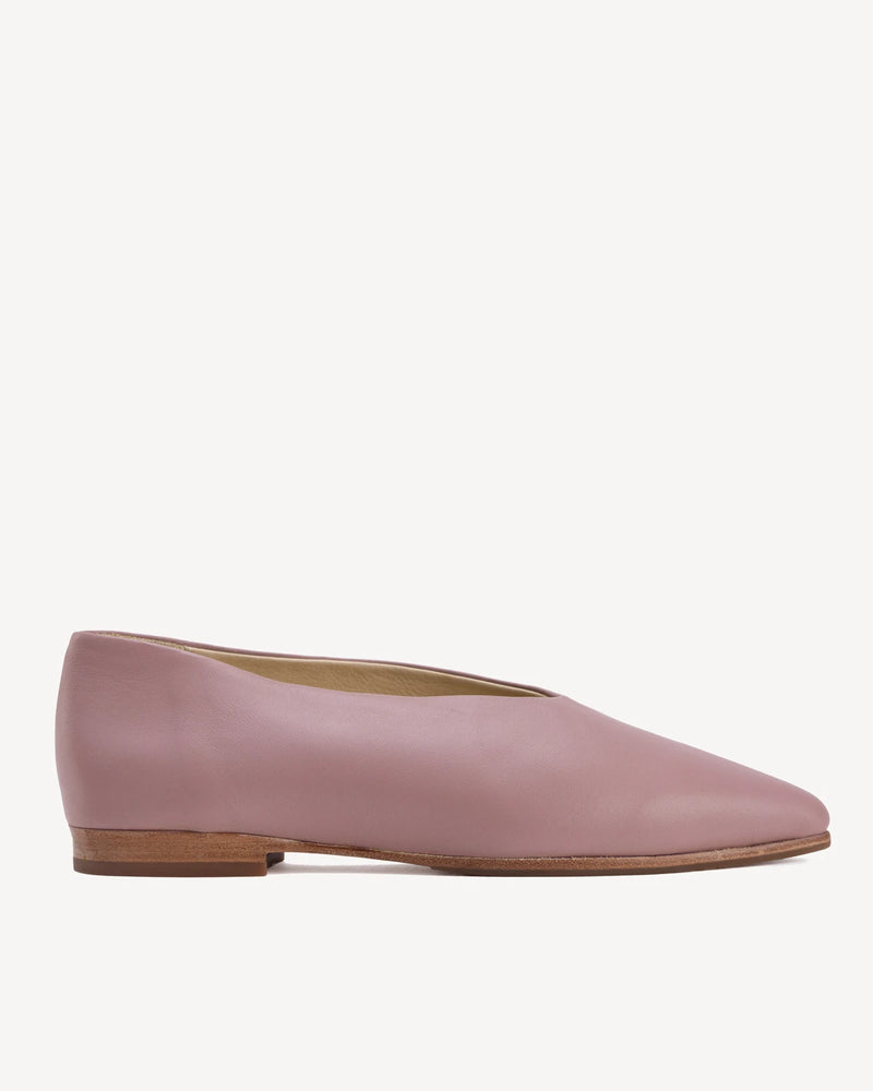 Side profile showing the pointed toe and V-shaped vamp opening. The Atelier Flat Dusty Mauve. Sizes 5–12.
