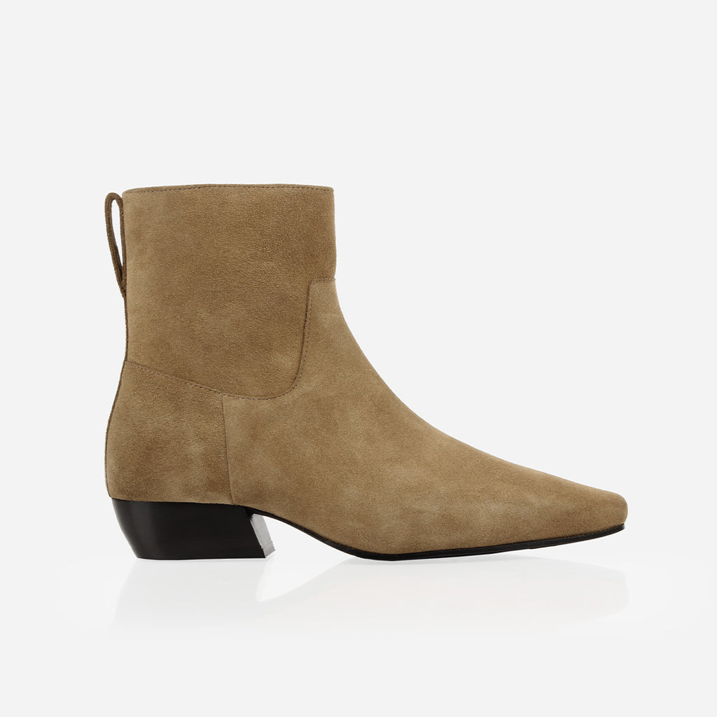 The Beau Boot Desert Suede