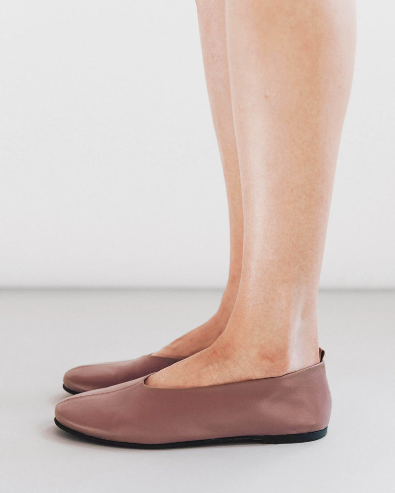 Leather ballet flats with round toe, side view. The Contemporary Ballet Flat Ceramic. Sizes 5–12.