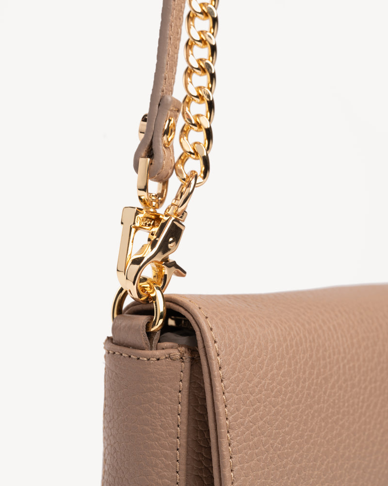 Close-up detail of The Day To Night Bag Biscotti Pebble in Neutral, Brown pebbled leather