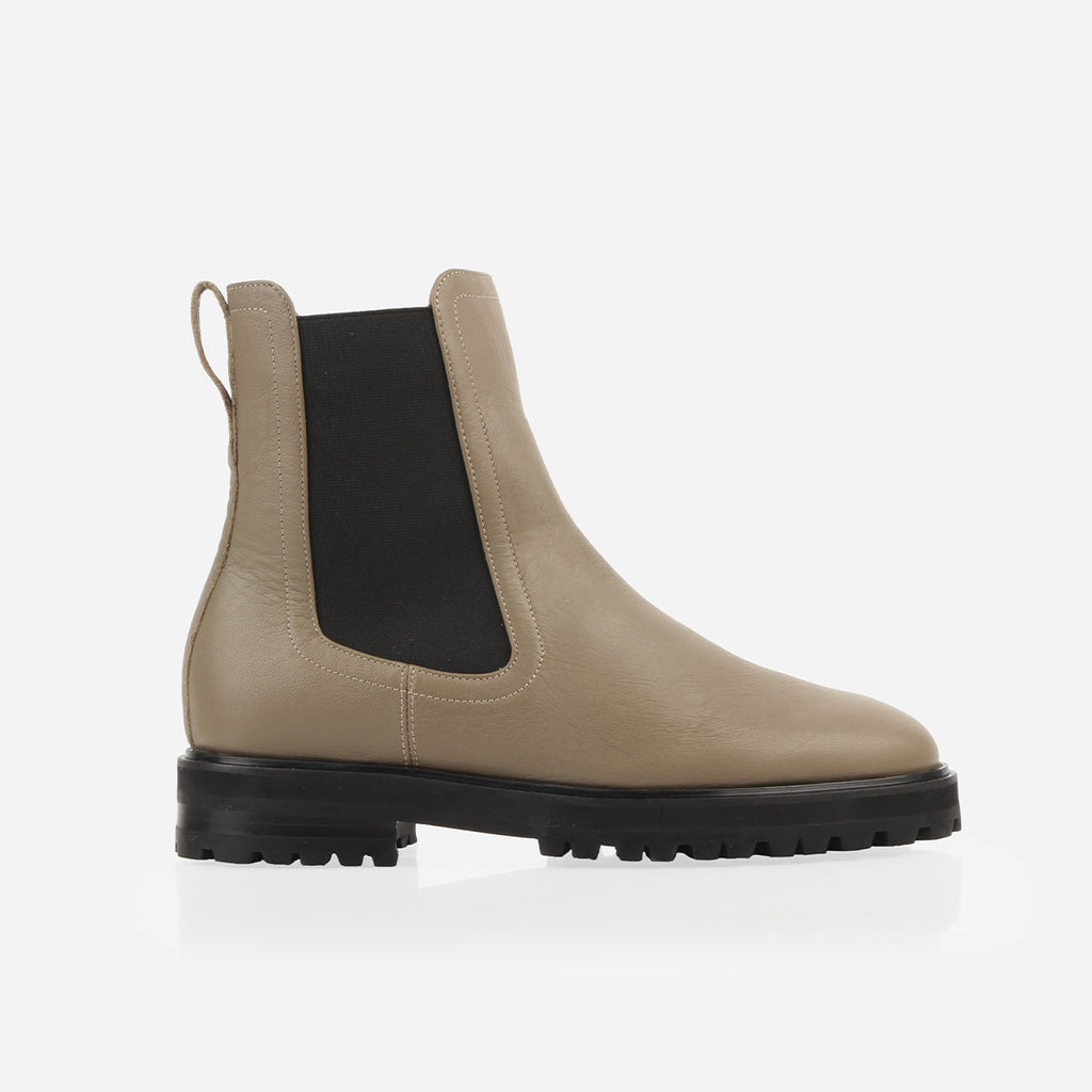 The Every Way Chelsea Boot Truffle