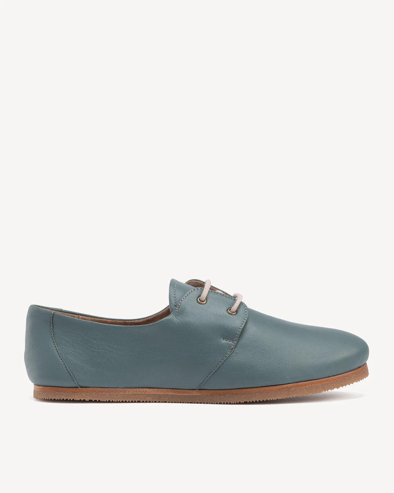 Side view of lace-up oxford flat with rounded toe. The Eyelet Oxford 2.0 Storm. Sizes 5–12, wide available.