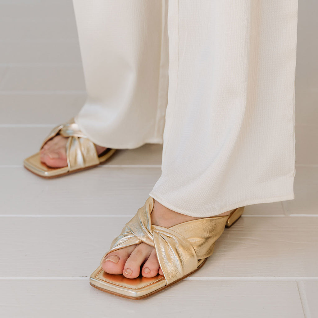 The Margot Slide Champagne