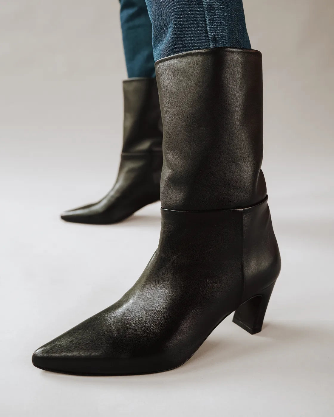 The Toujours Midi Boot Black