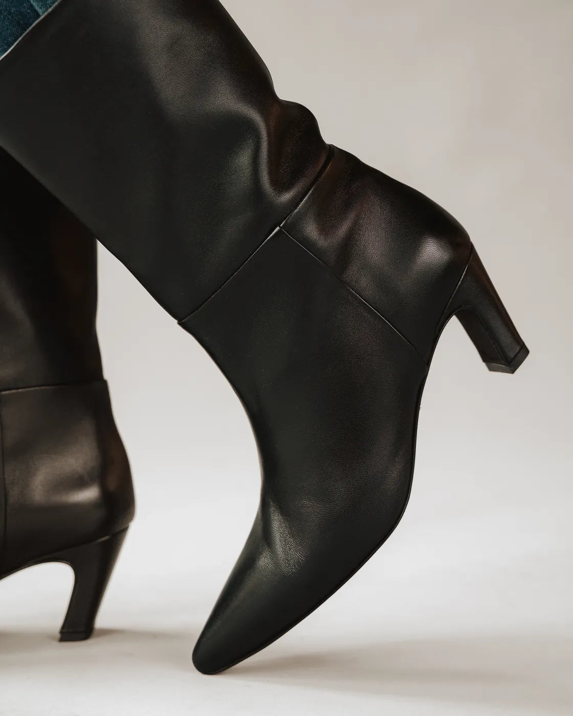 The Toujours Midi Boot Black