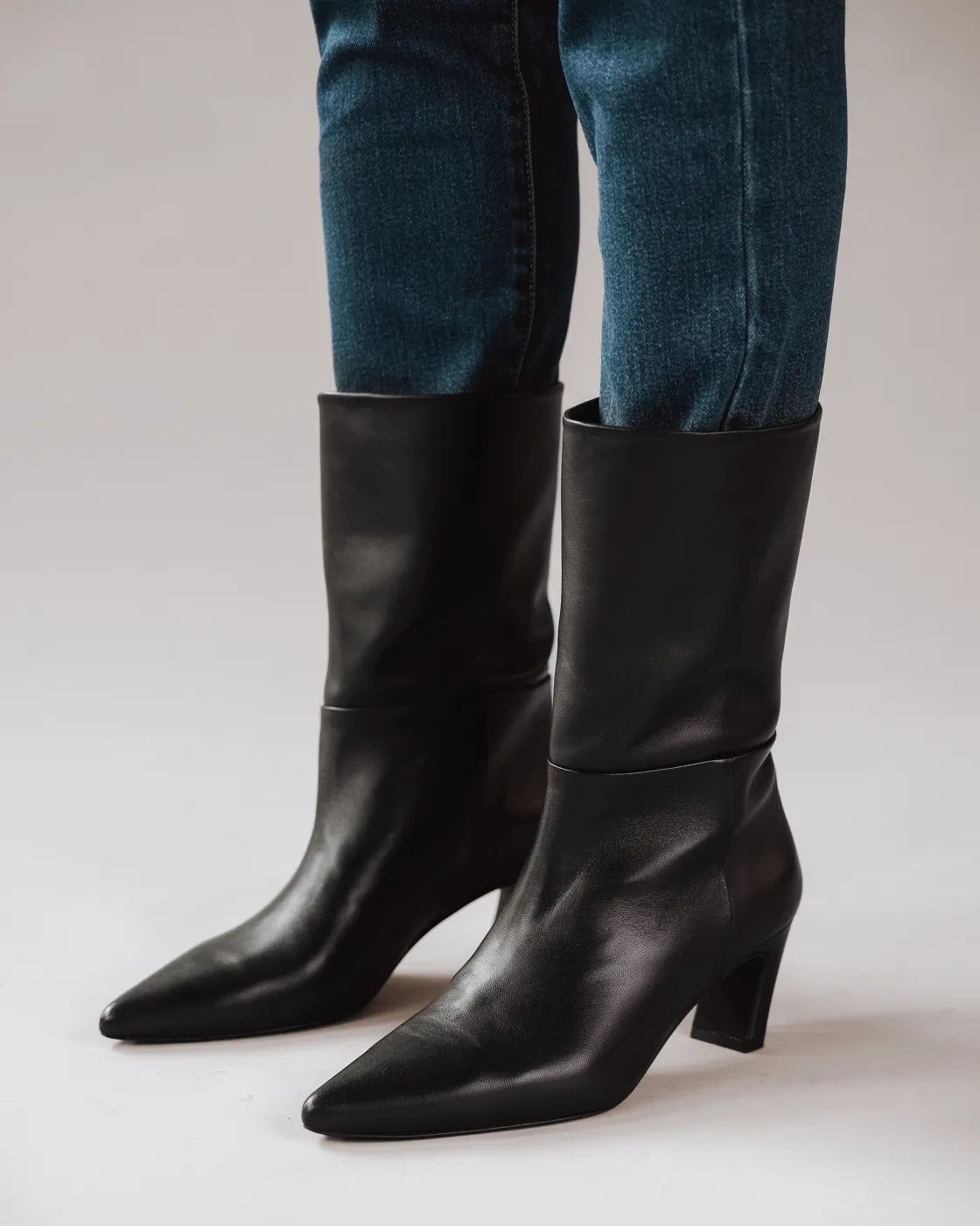 The Toujours Midi Boot Black