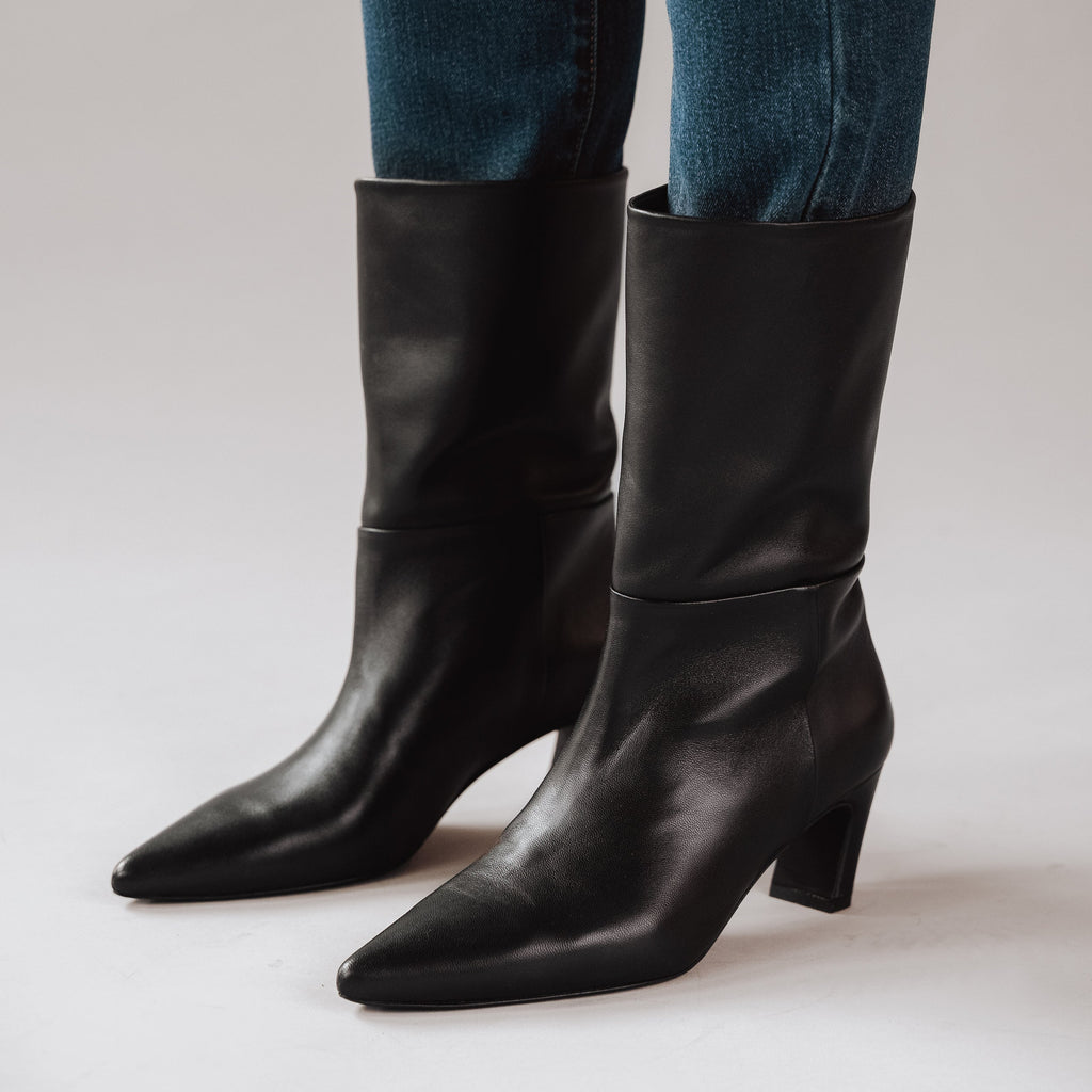 The Toujours Midi Boot Black