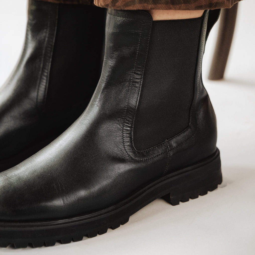The Every Way Chelsea Boot Black Water Resistant