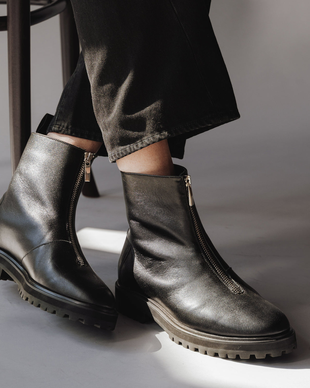The Montreal Zip Boot Black WR