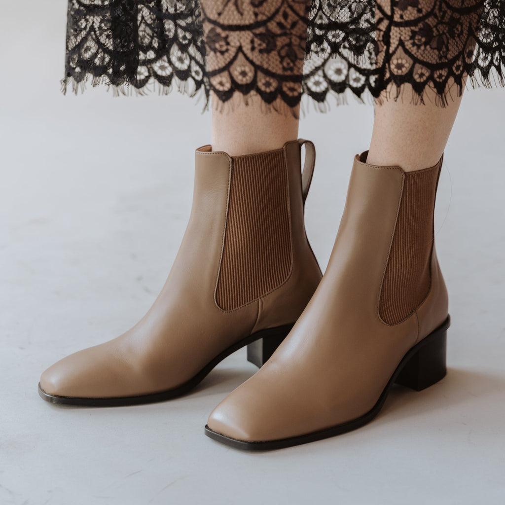 The Quinn Chelsea Boot Tundra Taupe