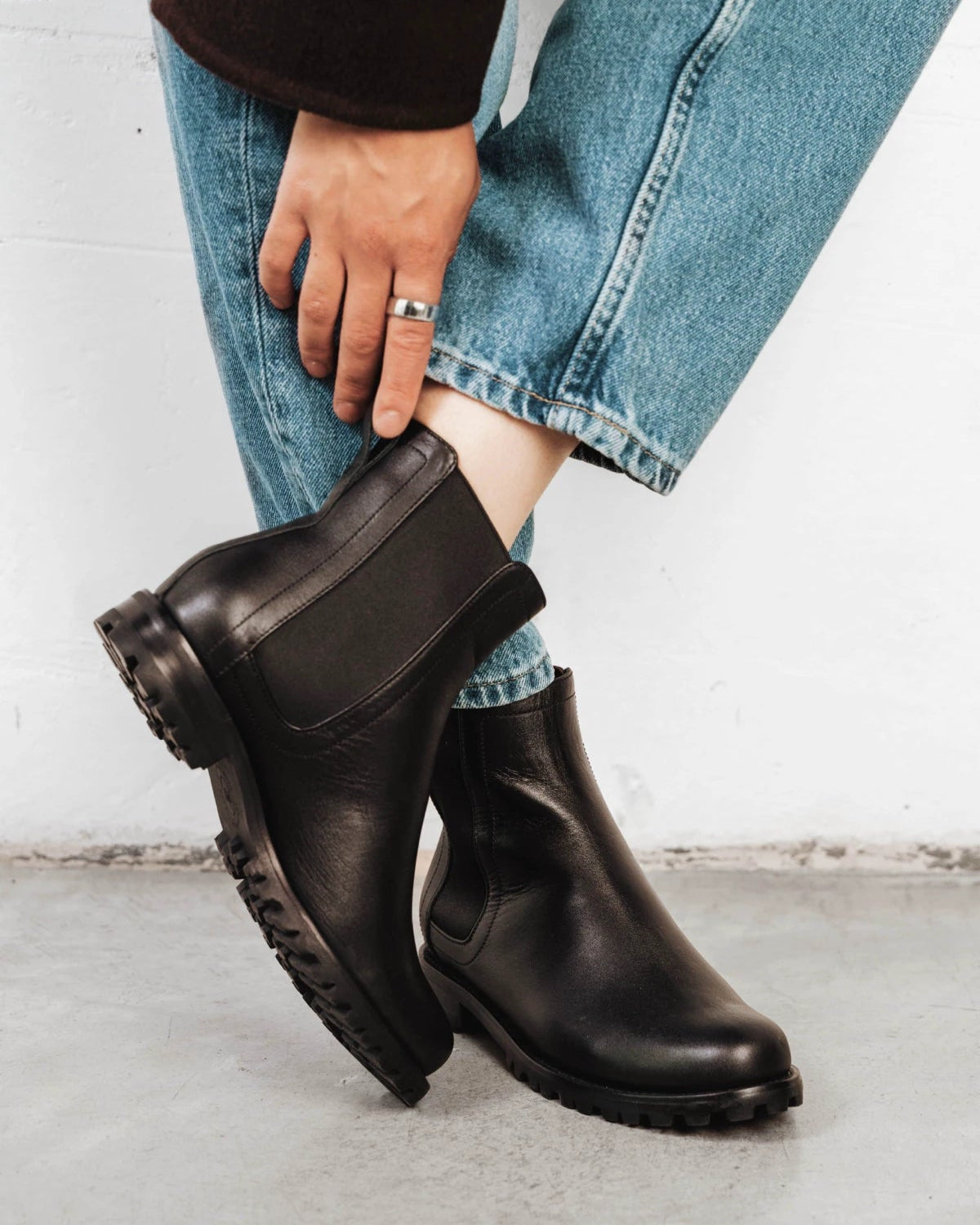 On-foot view of the Chelsea boots. The On Tread Chelsea Boot Black Water Resistant. Sizes 5–12, wide available.