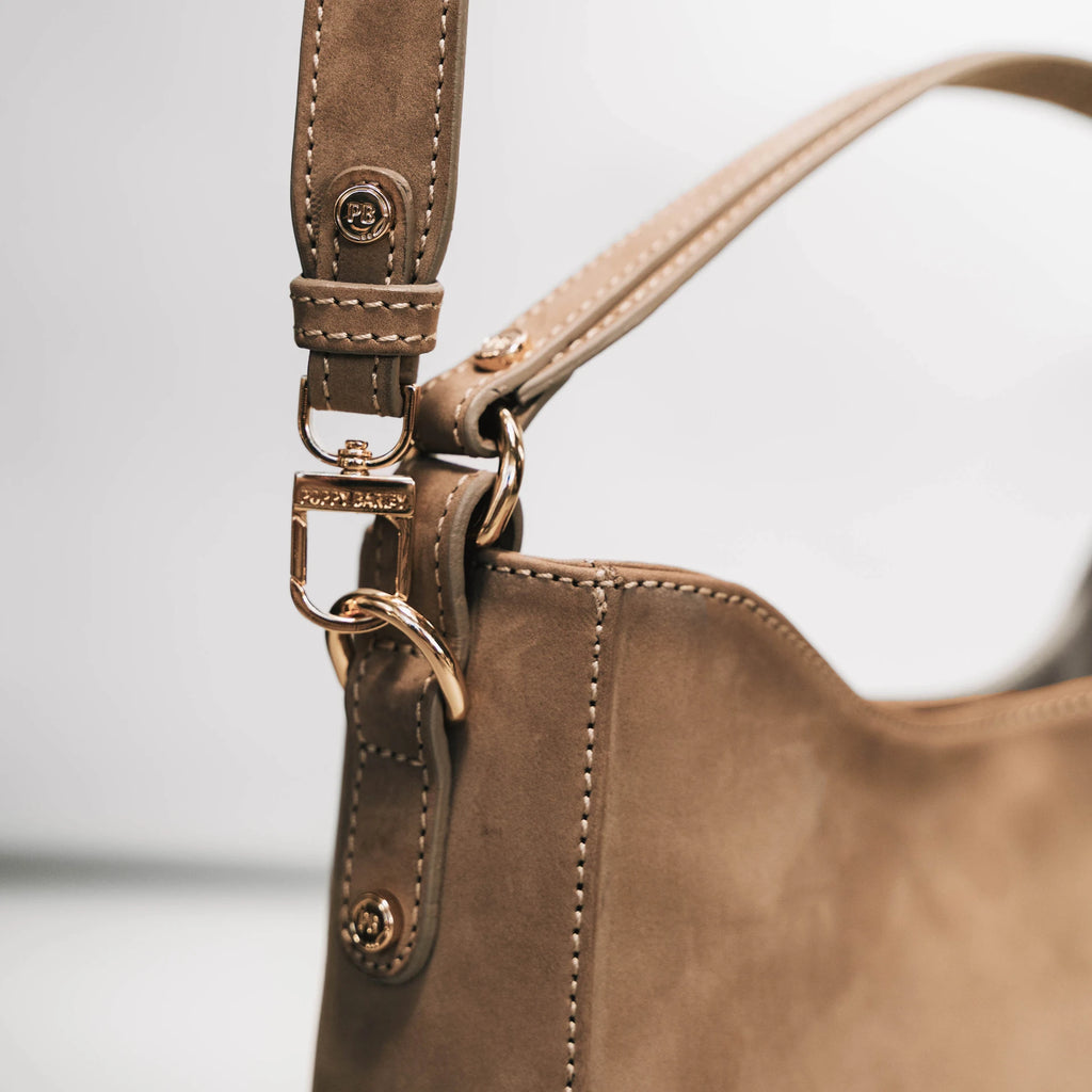 The Sixteenth Tote Clay