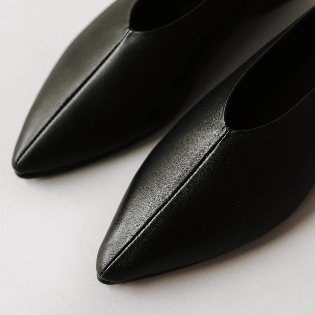 The Atelier Flat Black