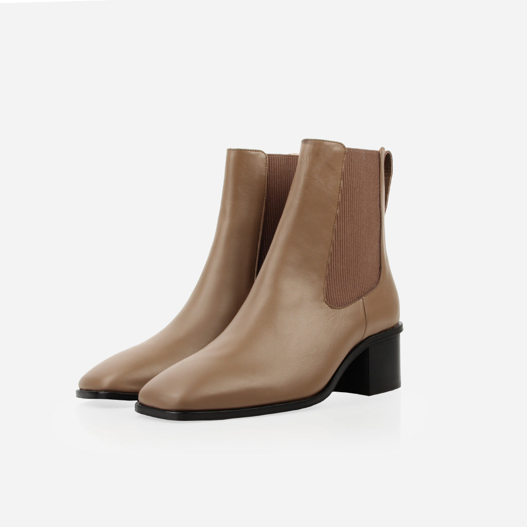The Quinn Chelsea Boot Tundra Taupe