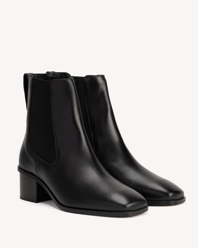 Angled view of The Quinn Chelsea Boot Black in smooth leather. Sizes 5–12
