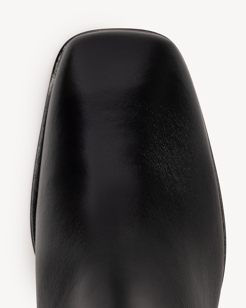 Close-up detail of The Quinn Chelsea Boot Black in smooth leather. Sizes 5–12