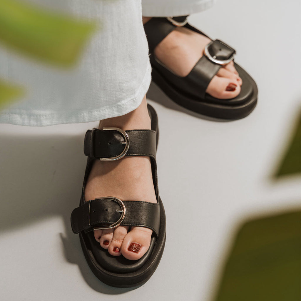 The Roundabout Slide Black