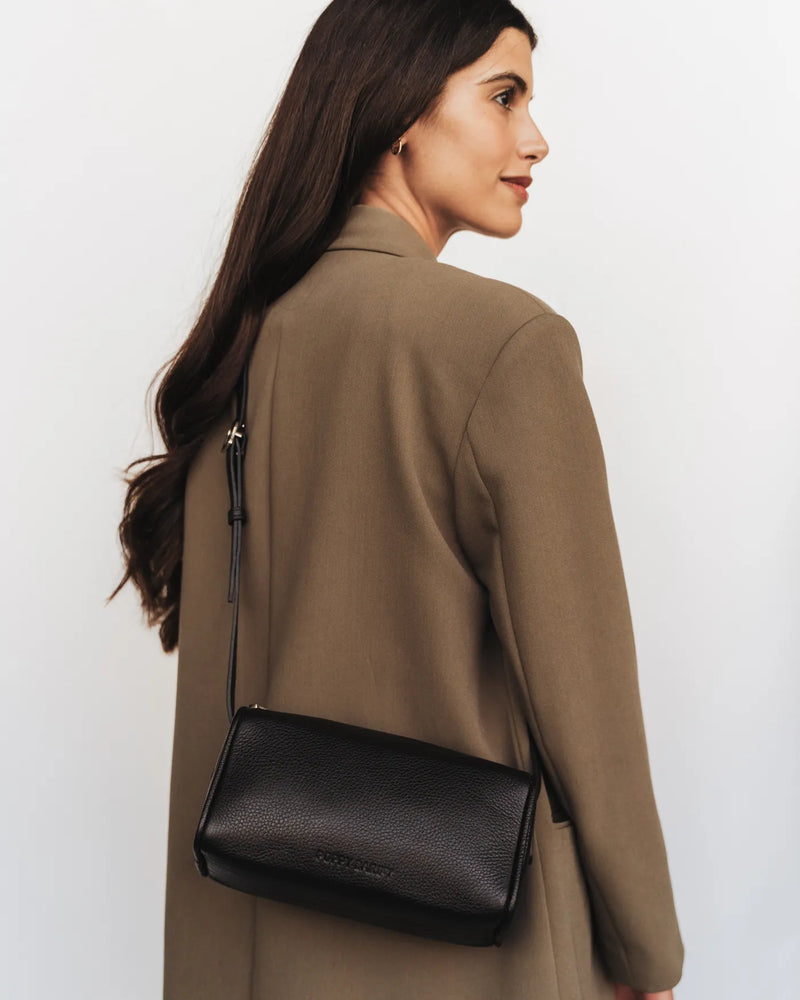 The Annex Bag Black in leather