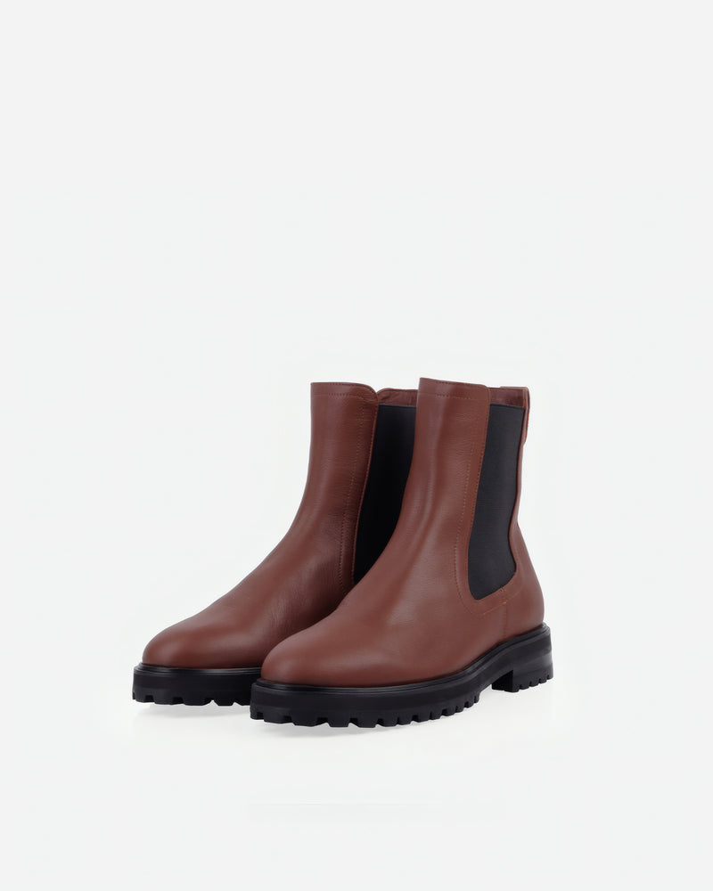 Pair of The Every Way Chelsea Boot Redwood in Brown, Red leather. Sizes 5–12