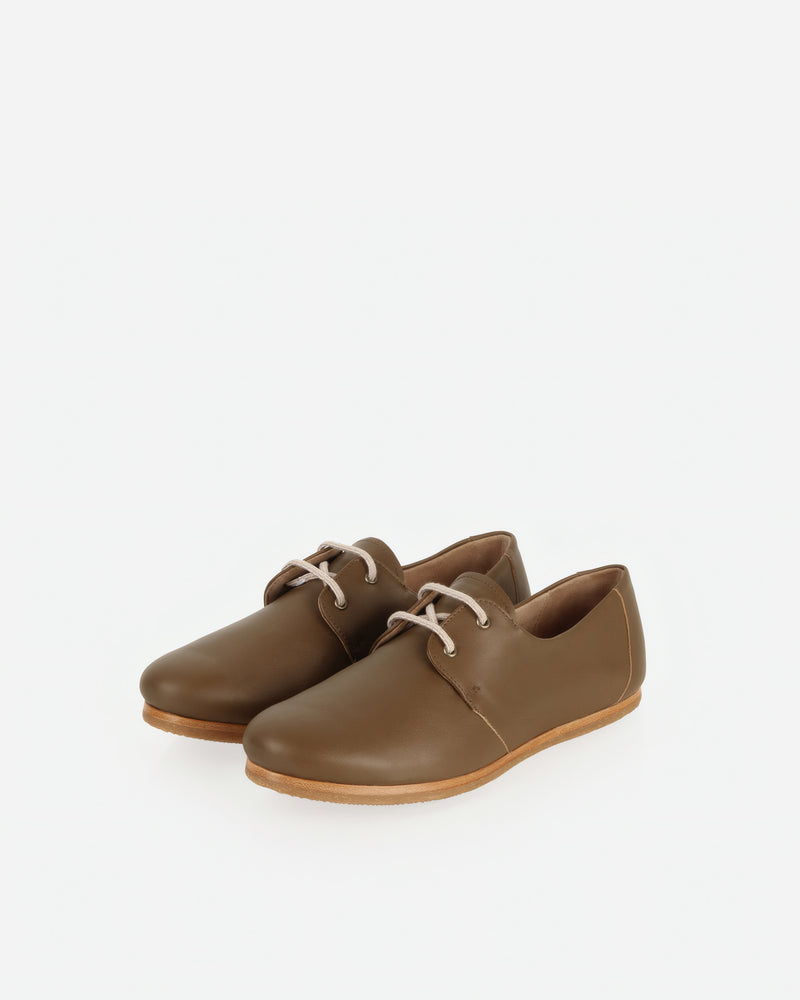 Pair of The Eyelet Oxford 2.0 Tapenade in Green, Brown smooth leather. Sizes 5–12, wide available
