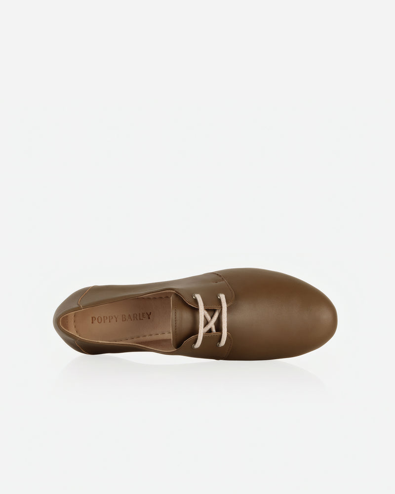 Top view of The Eyelet Oxford 2.0 Tapenade in Green, Brown smooth leather. Sizes 5–12, wide available