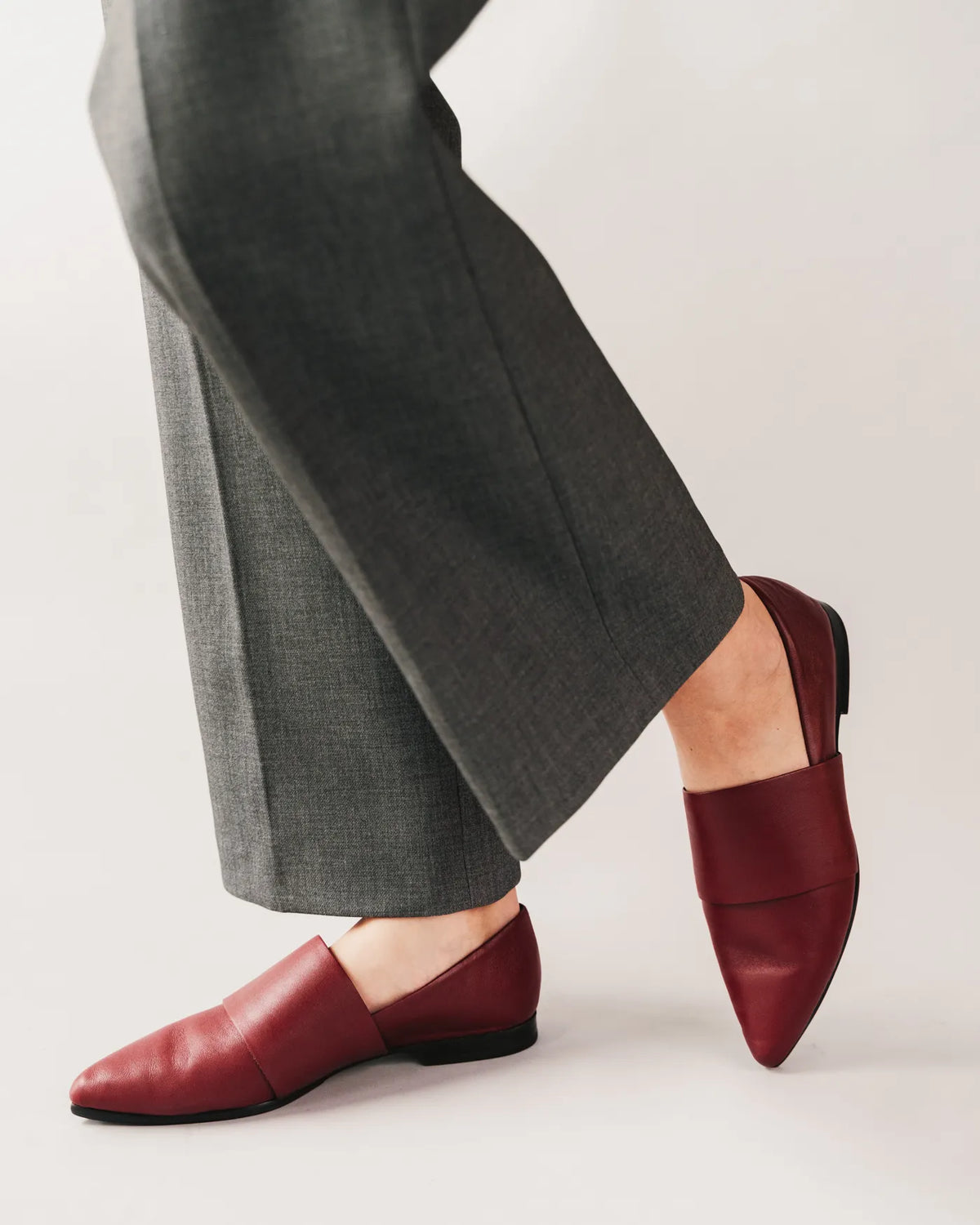 The Luxe Fit Flat Resort Red