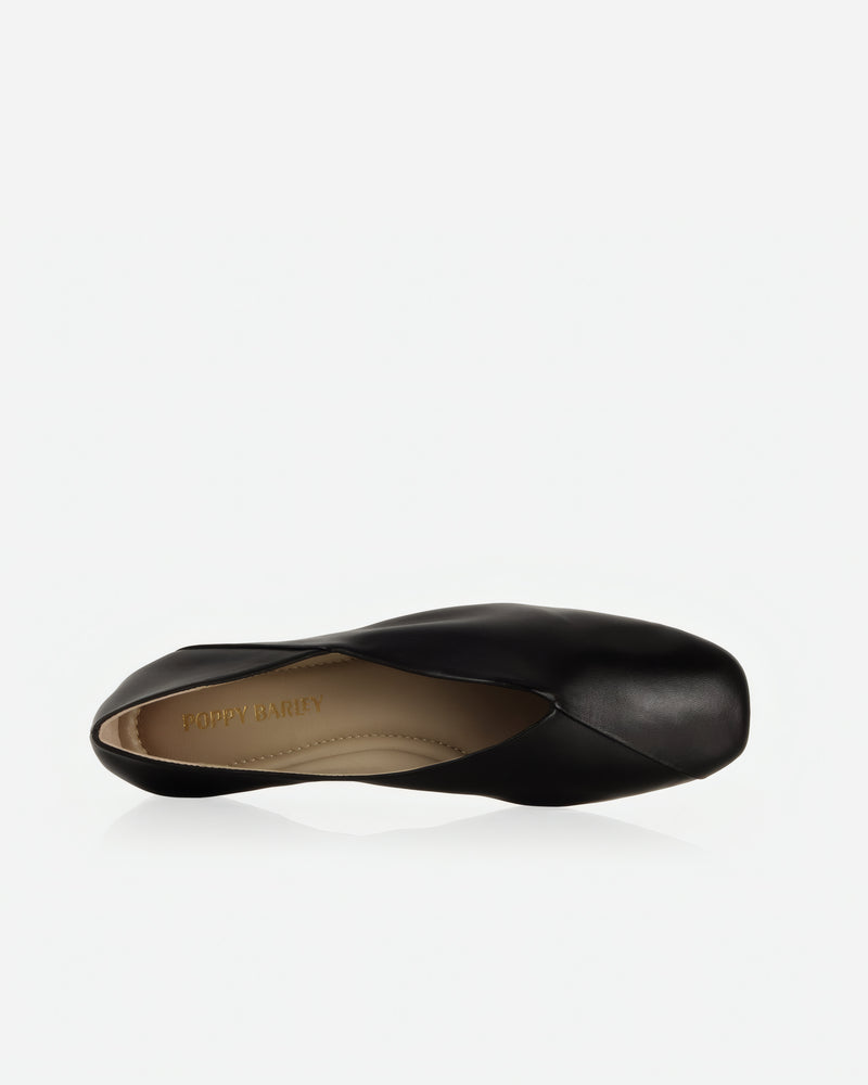 Flat lay of The Marché Flat Black in smooth leather. Sizes 5–12, wide available