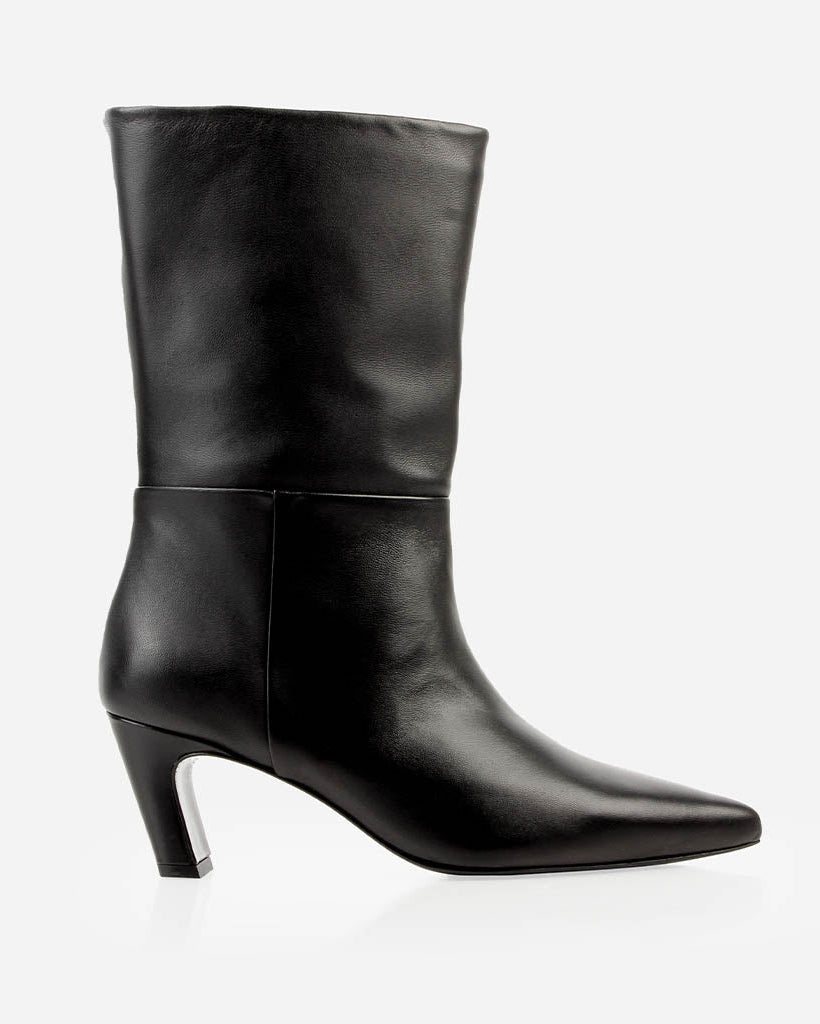 The Toujours Midi Boot Black