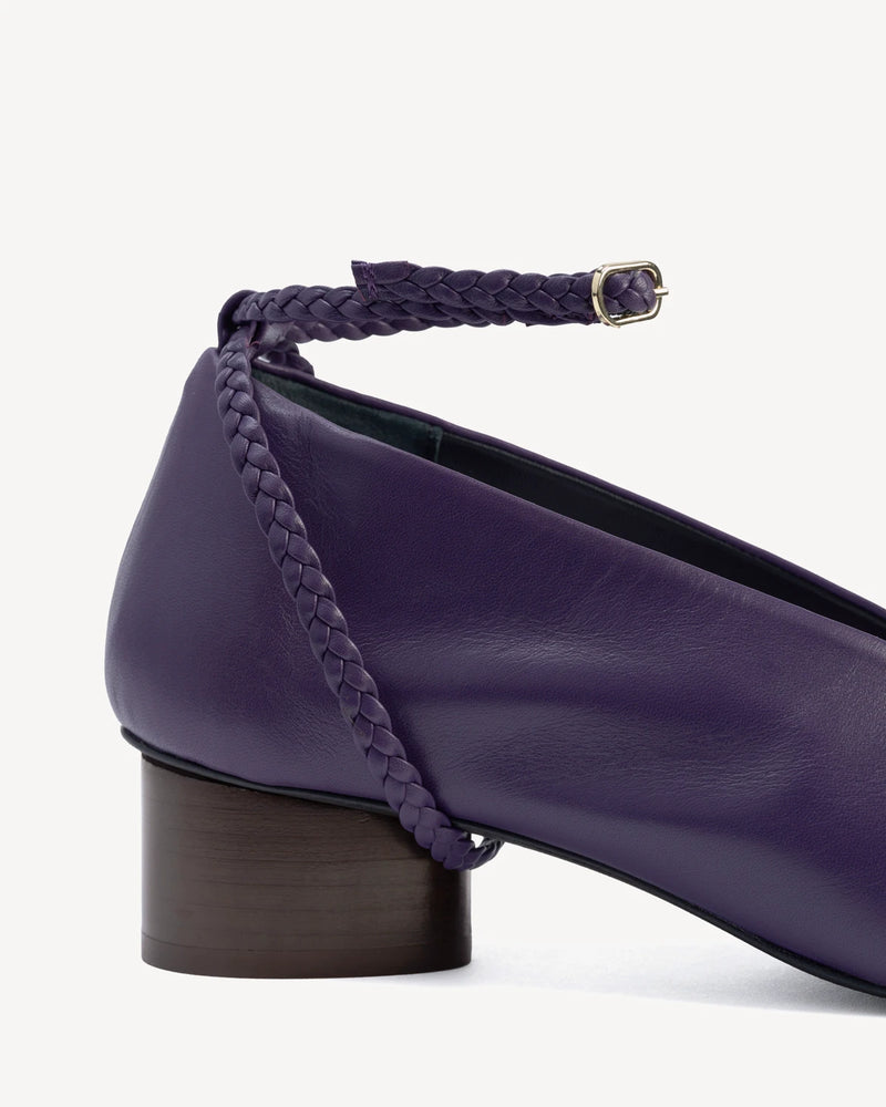 Close-up of the rounded toe on a leather pump. The Alma Anklet Pump Sapphire. Sizes 5–12.