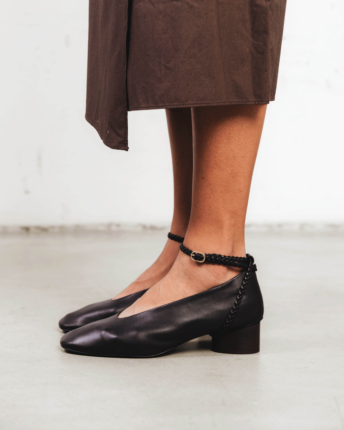 The Alma Anklet Pump Black