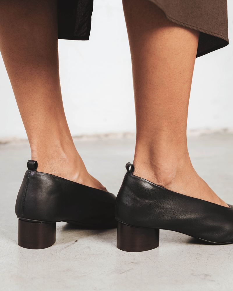 The Alma Anklet Pump Black