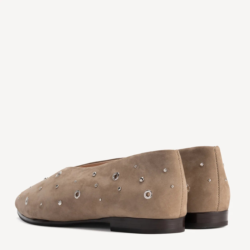 The Atelier Flat Clay Studded