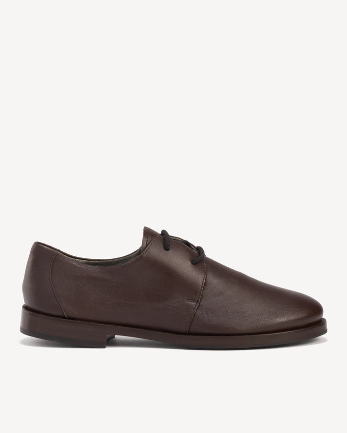 Side view of a leather lace-up oxford with a round toe. The Capsule Oxford Cocoa Plum. Sizes 5–12, wide available.