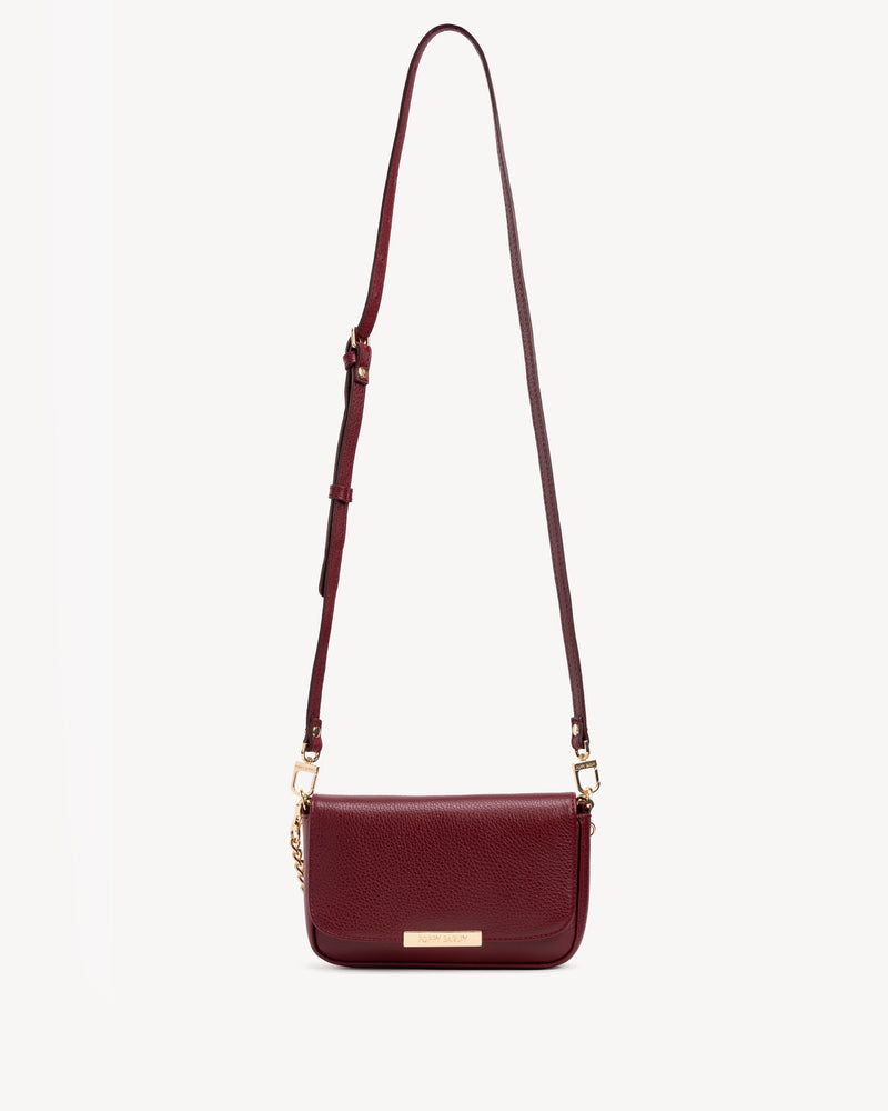 The Day To Night Bag Resort Red