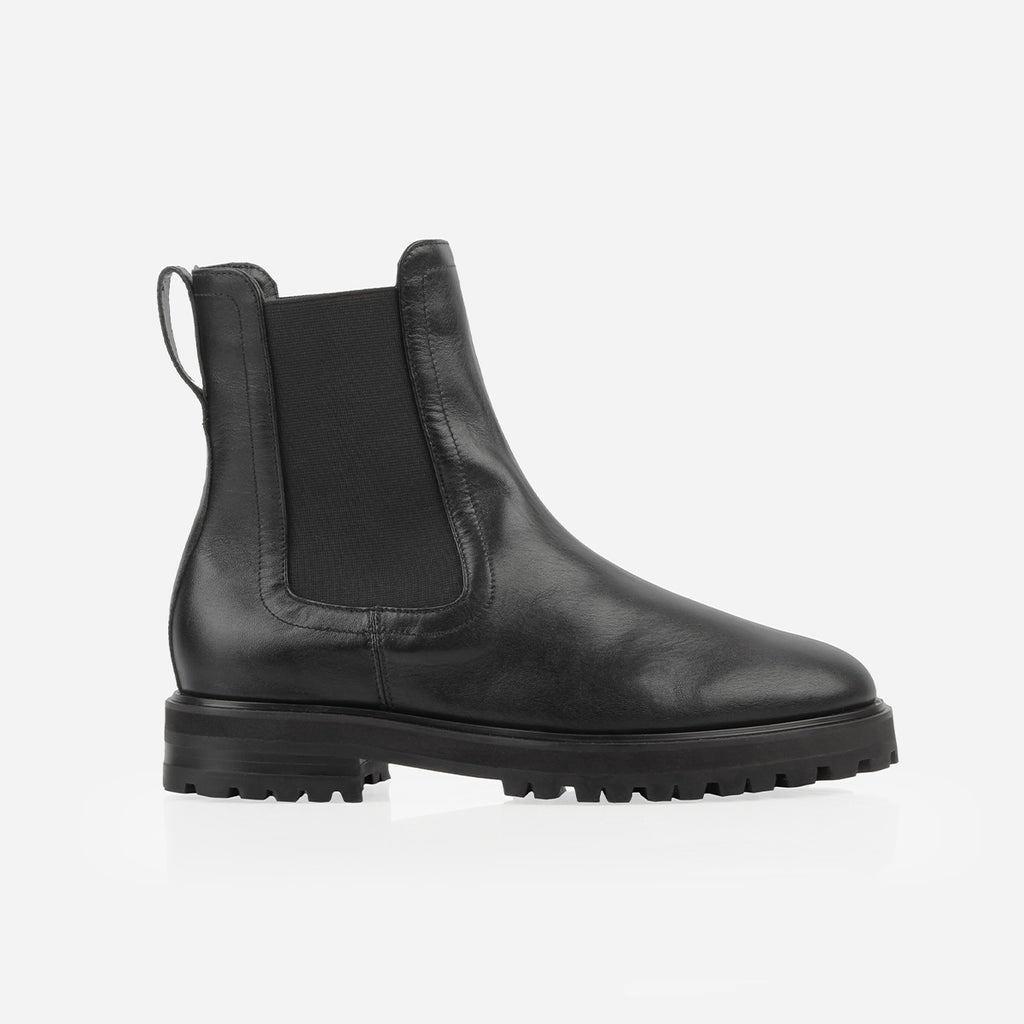 The Every Way Chelsea Boot Black Water Resistant