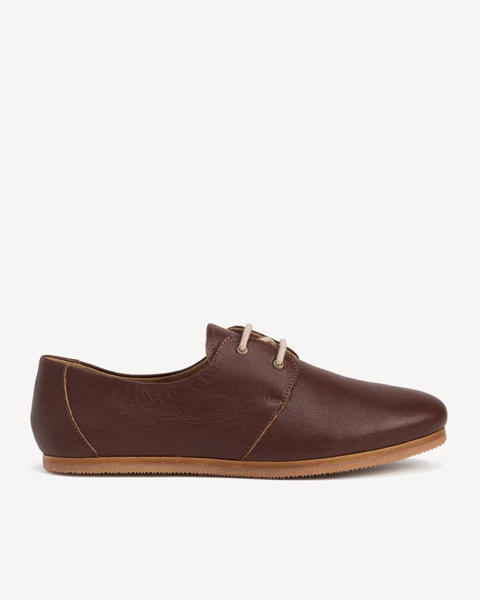 Side view of a lace-up oxford in pebbled leather. The Eyelet Oxford 2.0 French Press. Sizes 5–12, wide available.