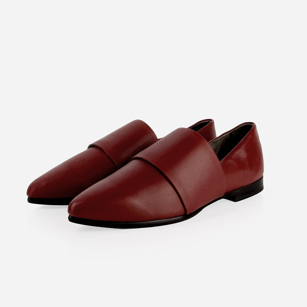 The Luxe Fit Flat Resort Red