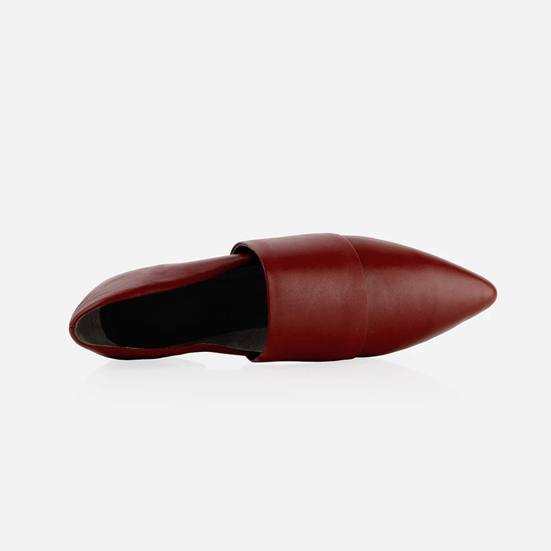 The Luxe Fit Flat Resort Red