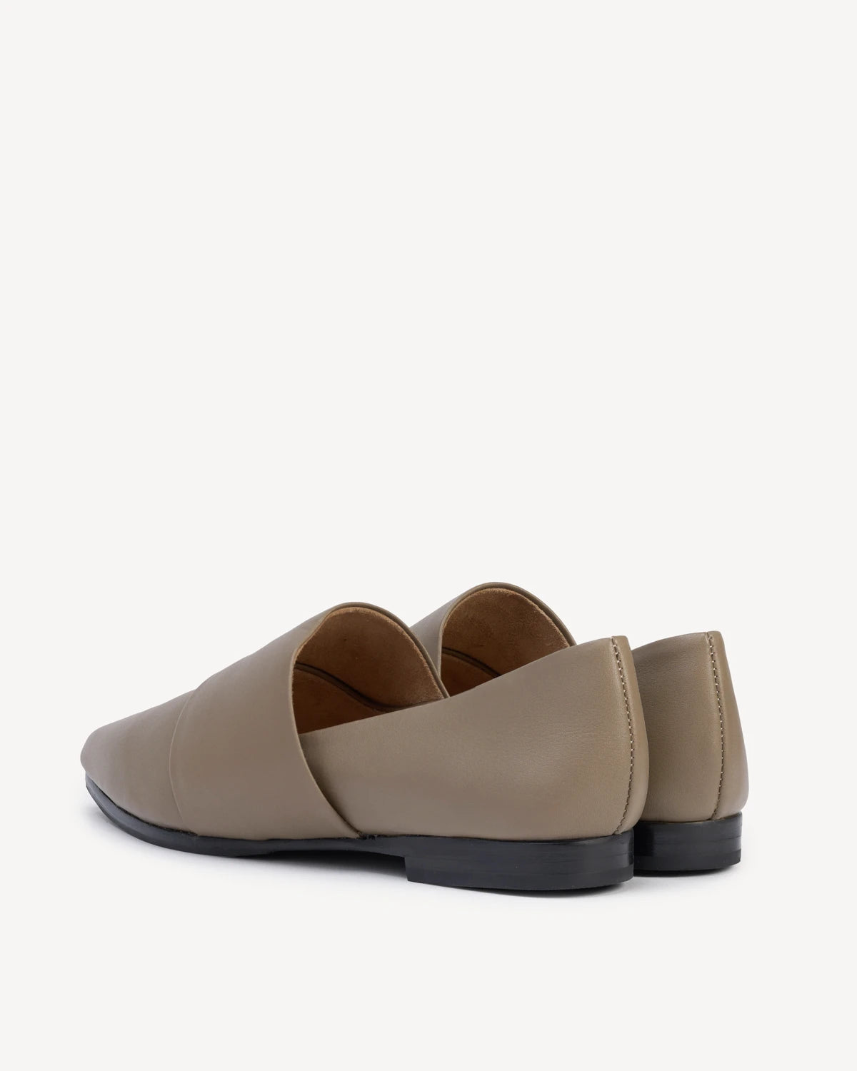 The Luxe Fit Flat Truffle