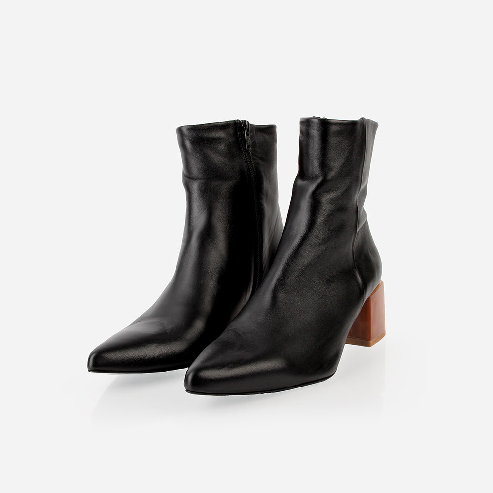 Pointed sale black bootie