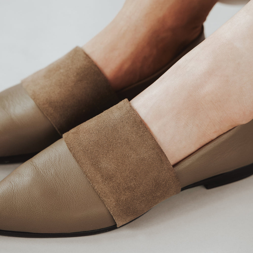 The Luxe Fit Flat Truffle