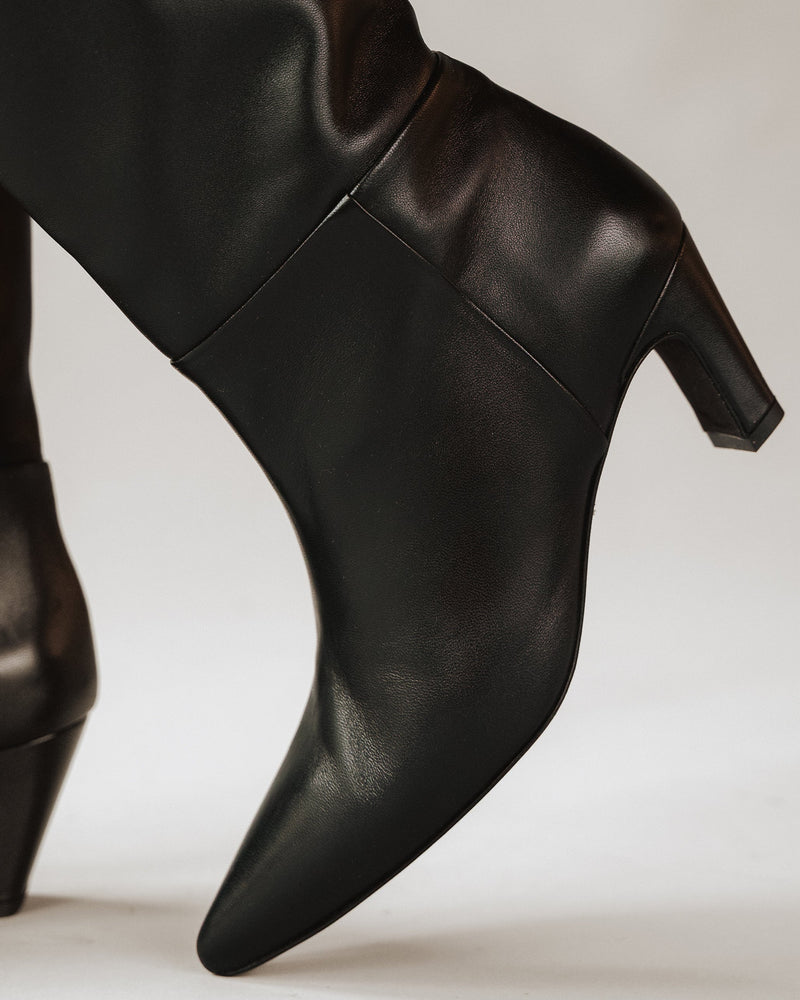The Toujours Midi Boot Black