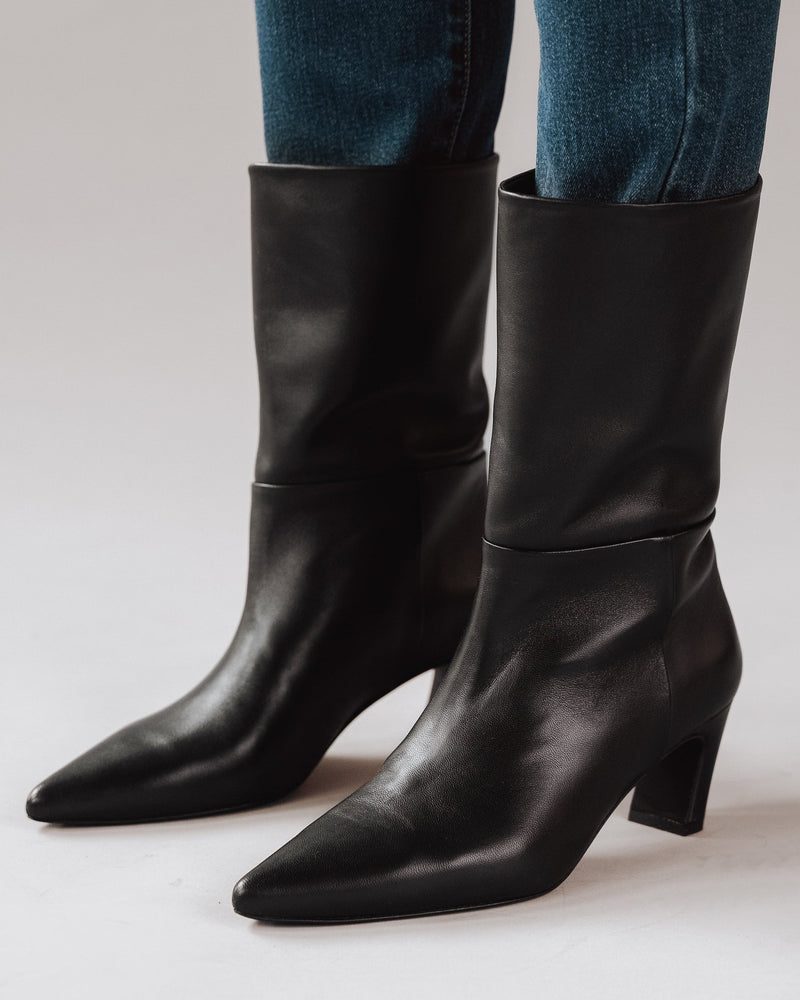 The Toujours Midi Boot Black