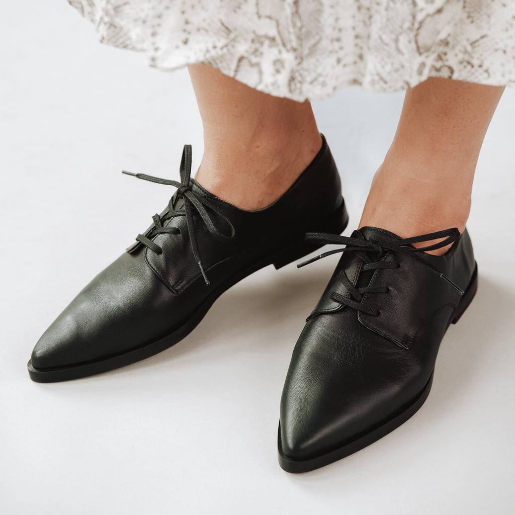 The Bella Derby Black