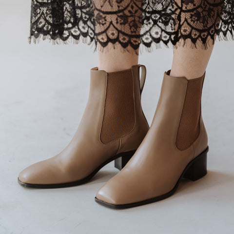 The Quinn Chelsea Boot Tundra Taupe