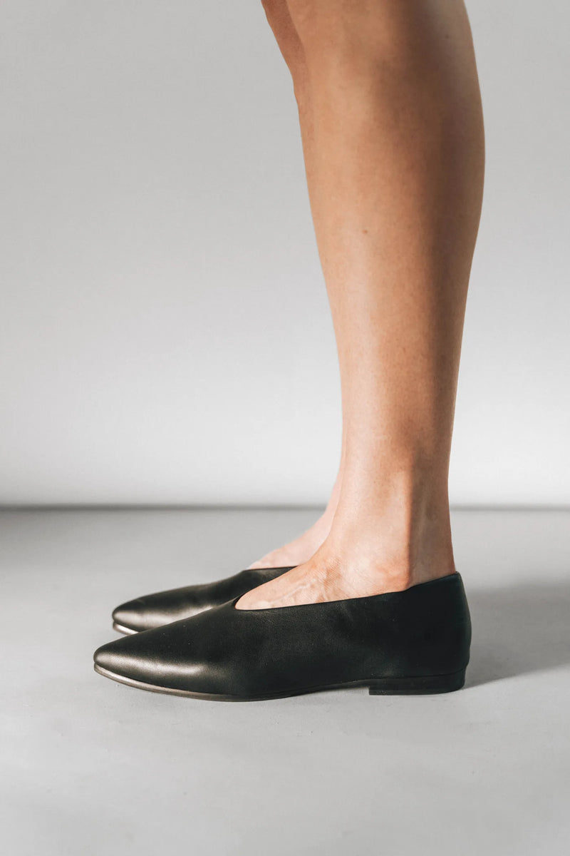 The Atelier Flat Black