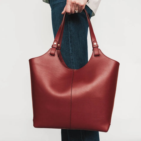 The Lisboa Tote Resort Red