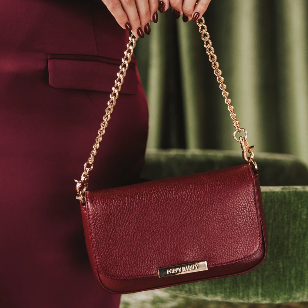 The Day To Night Bag Resort Red