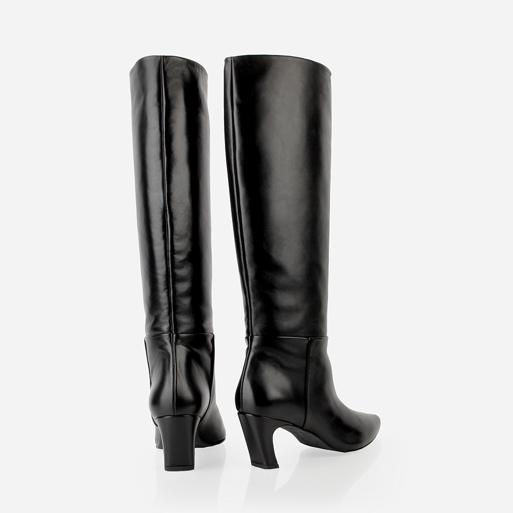 The Toujours Tall Boot Black – Poppy Barley