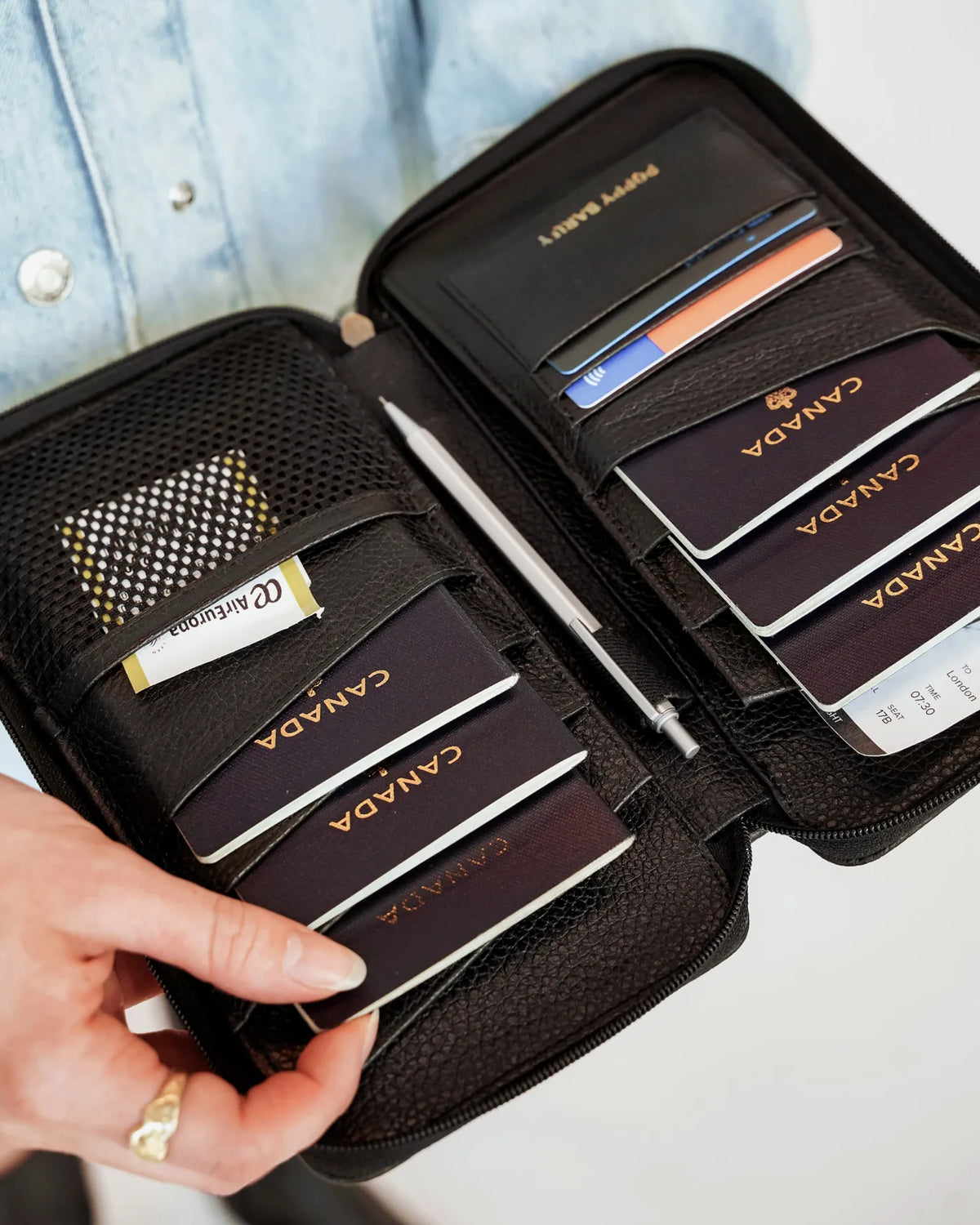 The Four Person Passport holder & Slim Luggage Tag Set Black The Four Person Passport holder & Slim Luggage Tag Set Black
